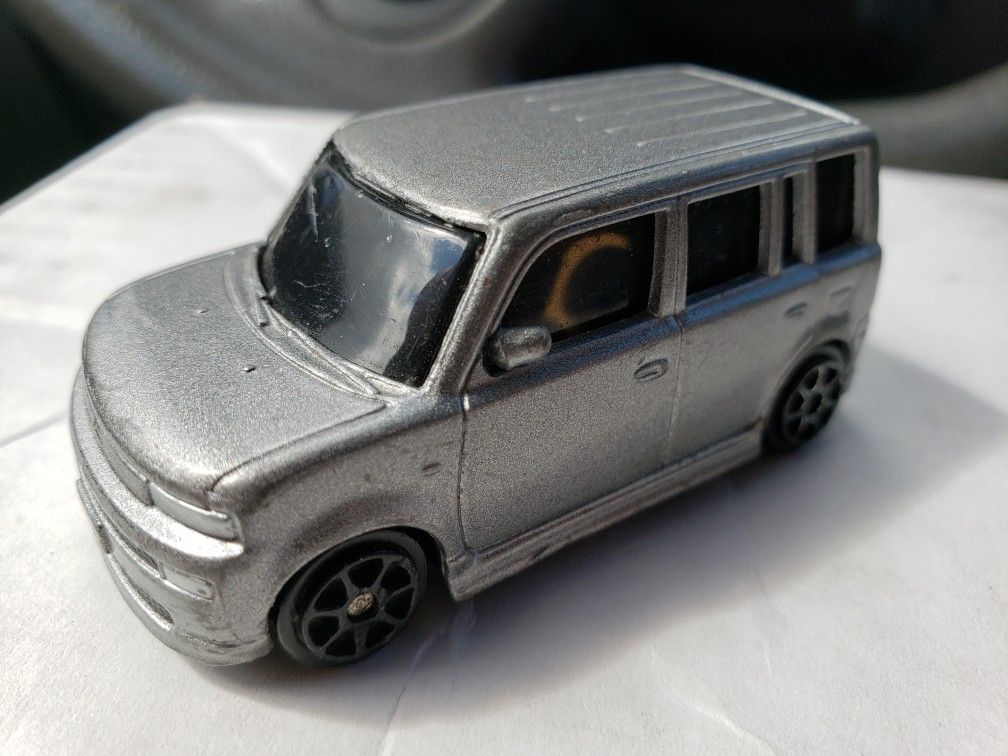 Maisto Scion xB 1:64
Car Van
