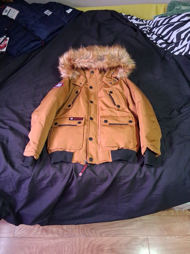 Canada Goose Size M (10/12)
