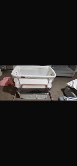Baby bassinet with storage