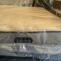 BeautyRest Queen Size Mattress 