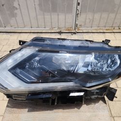 Nissan Rogue Right & Left Headlights