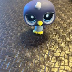 PENGUIN #1130 - Authentic Littlest Pet Shop - Hasbro LPS Purple With Blue Eyes
