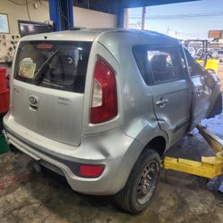 2013 KIA SOUL 1.6 MANUAL PARTS PARTING OUT 