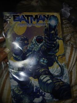 DC  Batman  comic book ( fighting the frozen)