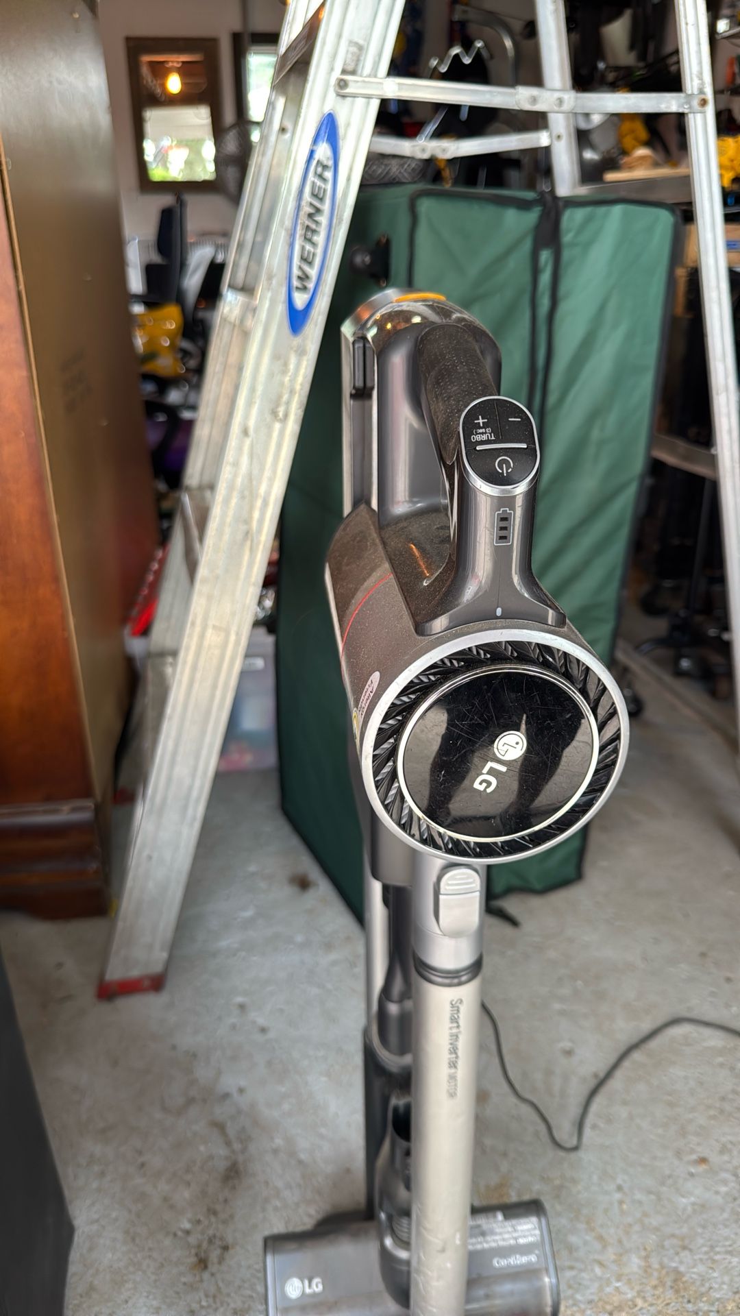 LG CordZeroâ„¢ A9Kompressor Cordless Handstick