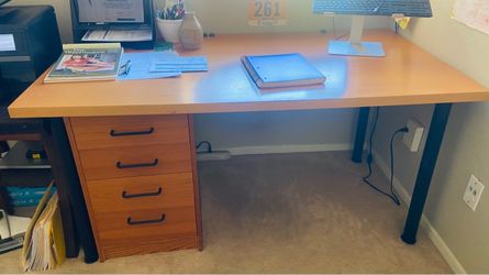 Wood Desk with 4-Drawer Pedestal