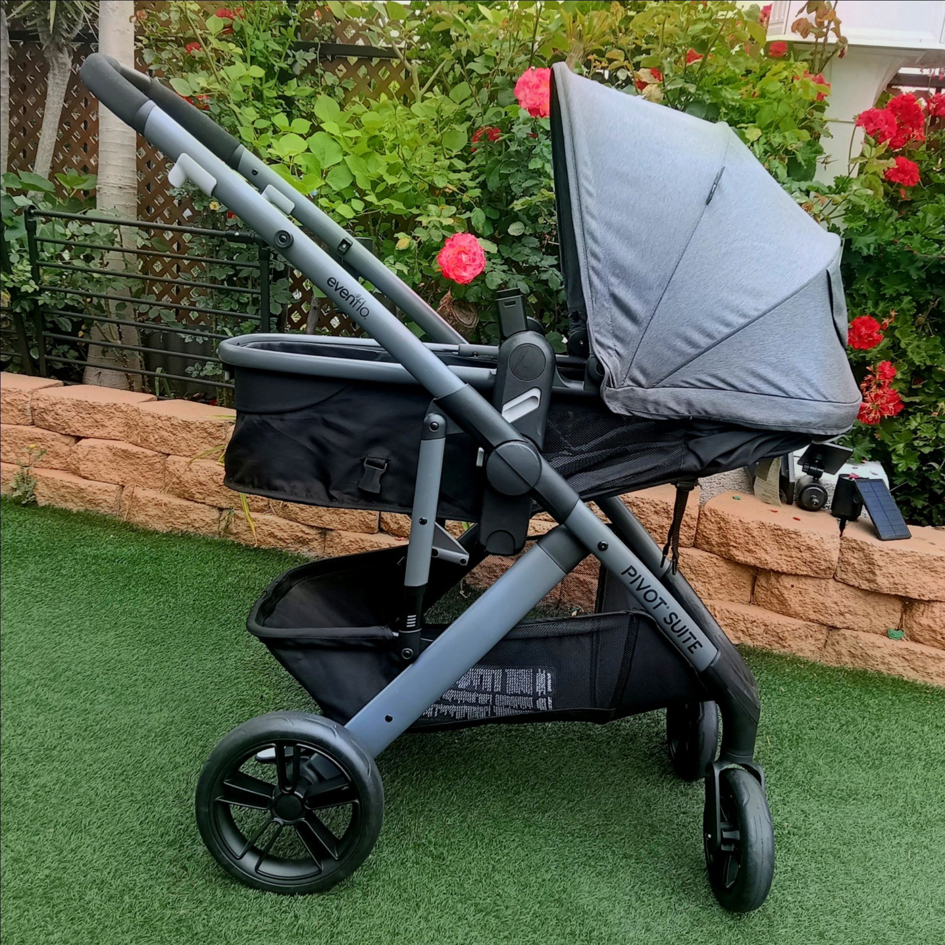 Evenflo PIVOT SUITE Stroller