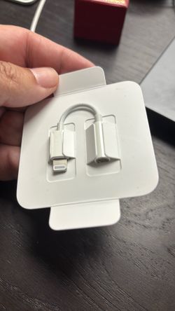 Apple Lightning to 3.5mm Headphone Jack Adapter — Brand New, never used