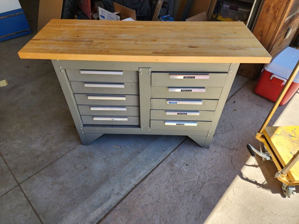 10 Drawer Tool Box Work Bench 125 for Sale in Moreno Valley, CA OfferUp