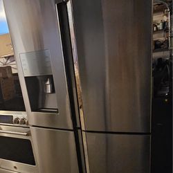 SAMSUNG STAINLESS STEEL FRENCH DOOR REFRIGERATOR WITH ICE MAKER AND WATER DISPENSER ON DOOR.....4 DOORS....$ 500