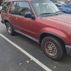 Clean 2000 Ford Explorer 