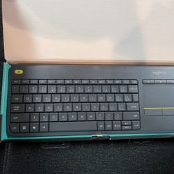 Logitech - K400 Plus TKL Wireless Membrane Keyboard for PC/TV/ Laptop/Tablet with Built-in Touchpad - Black