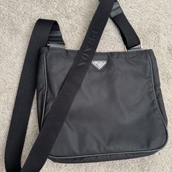 Pre-Owned PRADA Prada Shoulder Bag VA0251 Nylon Leather Black Silver Hardware Messenger Triangle Logo Plate (Good Condition)