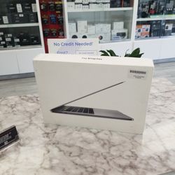 Macbook Pro 2018 i7 With 32GB RAM And 500 Ssd With Touchbar 