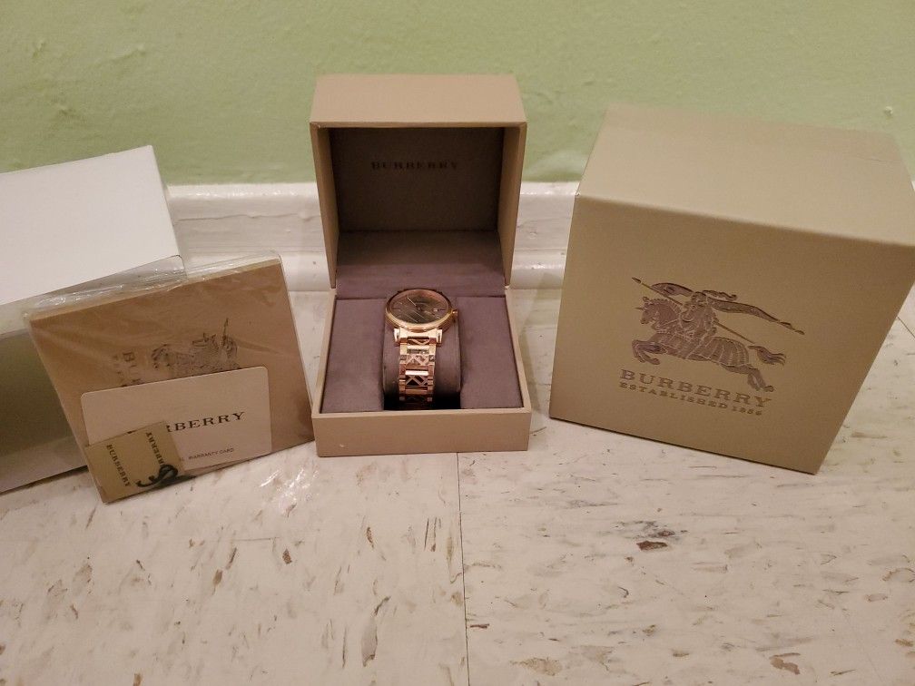 Brand New Women's Burberry Rose Gold Watch .. Great Christmas Gift !!