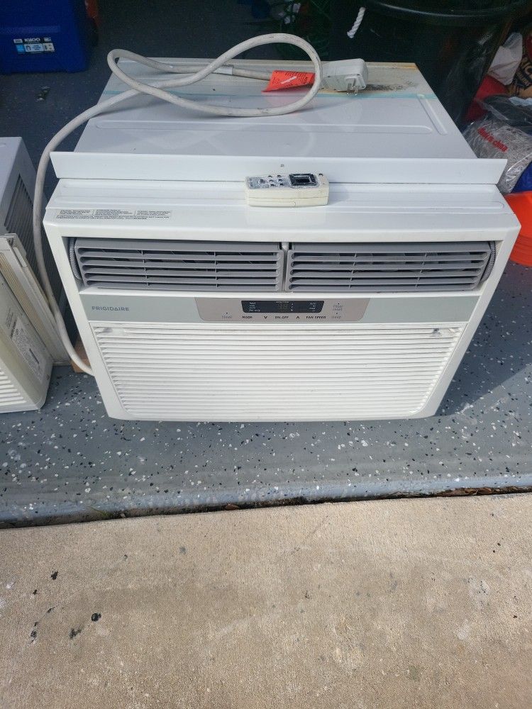 2 Ac/wall Units Working Fine