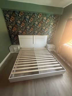 California king with drawers