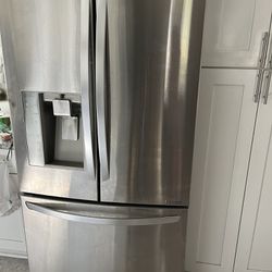 LG French Door Refrigerator - details in description 