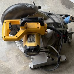 DEWALT 15 Amp Corded 10 in. Compound Single Bevel Miter Saw