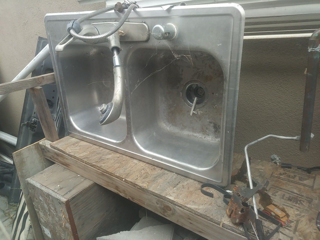 Stainles kitchen sink with faucet 33x22 inches