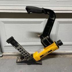 DEWALT 2-in-1 Pneumatic 15.5-Gauge and 16-Gauge Flooring Tool