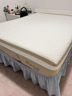 Queen size Rhapsody Temperpedic Mattress w Adjustable frame, like new w Remote