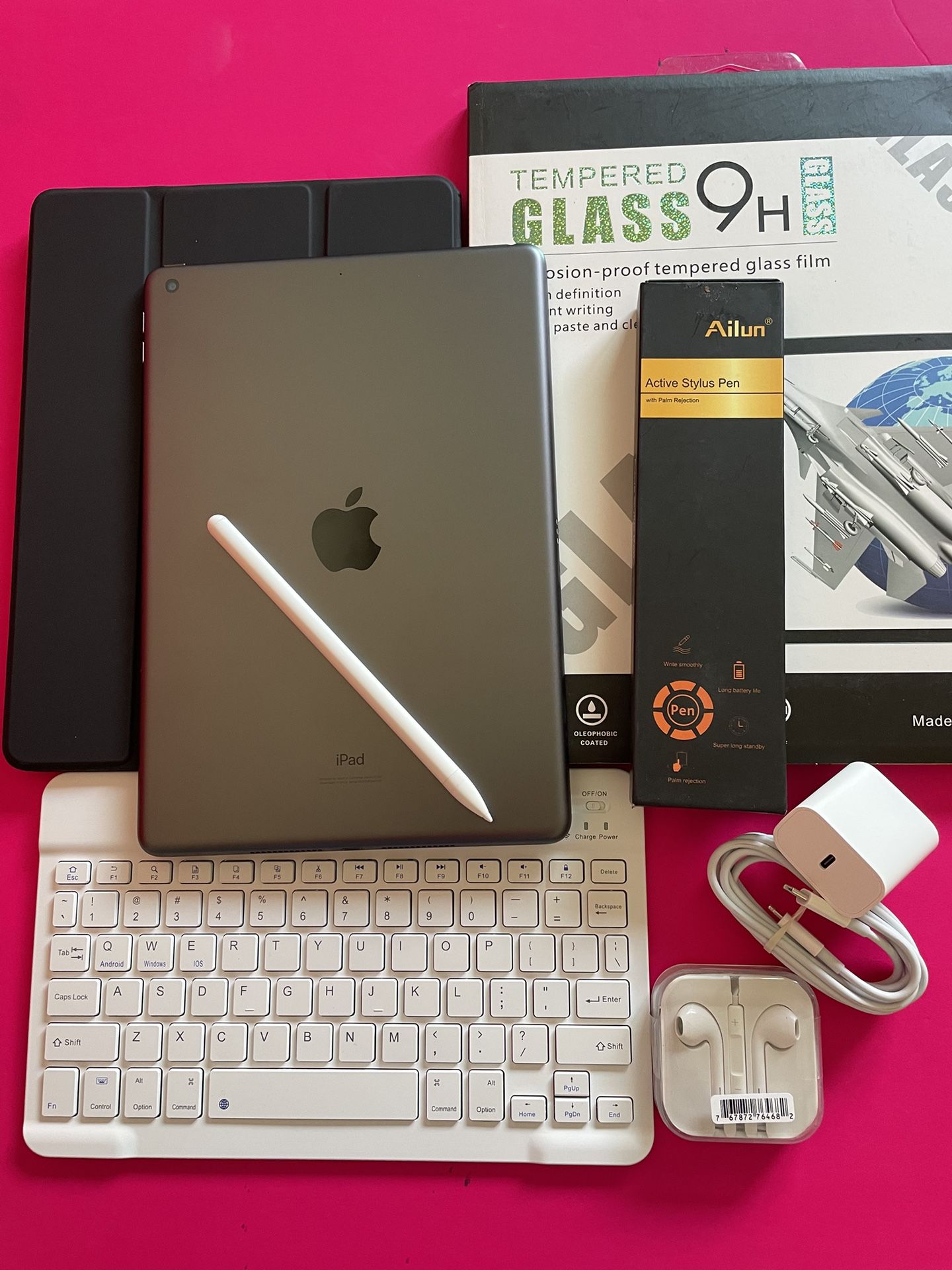 Apple IPad 8th Generation (10.2” Retina /Latest IOS 18/ 2020 model) 32GB with stylus pen, keyboard & Accessories