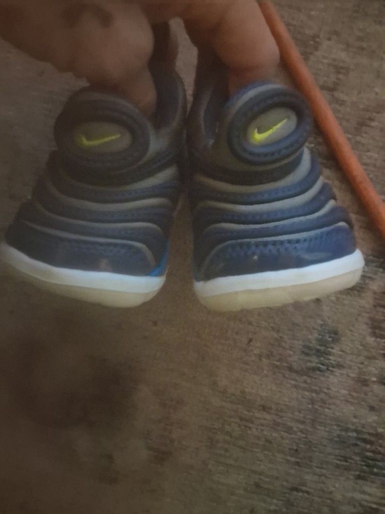 Li Baby Nike Sneakers Size 2 Infants