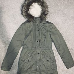 HOLLISTER Faux Fur PARKA - Medium - Lightly Pre-worn