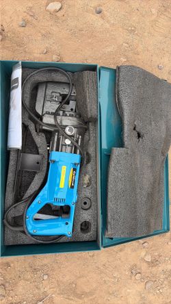 Hole punching machine