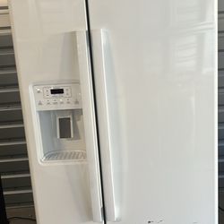 🌟 Great Deal Alert! GE® Side-By-Side Refrigerator 🌟