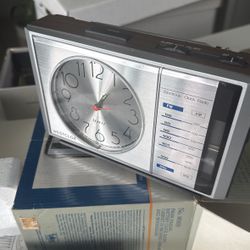 Vintage Westclox 80169 AM/FM Analog Clock Radio Quartz – Original Box – Retro 70s