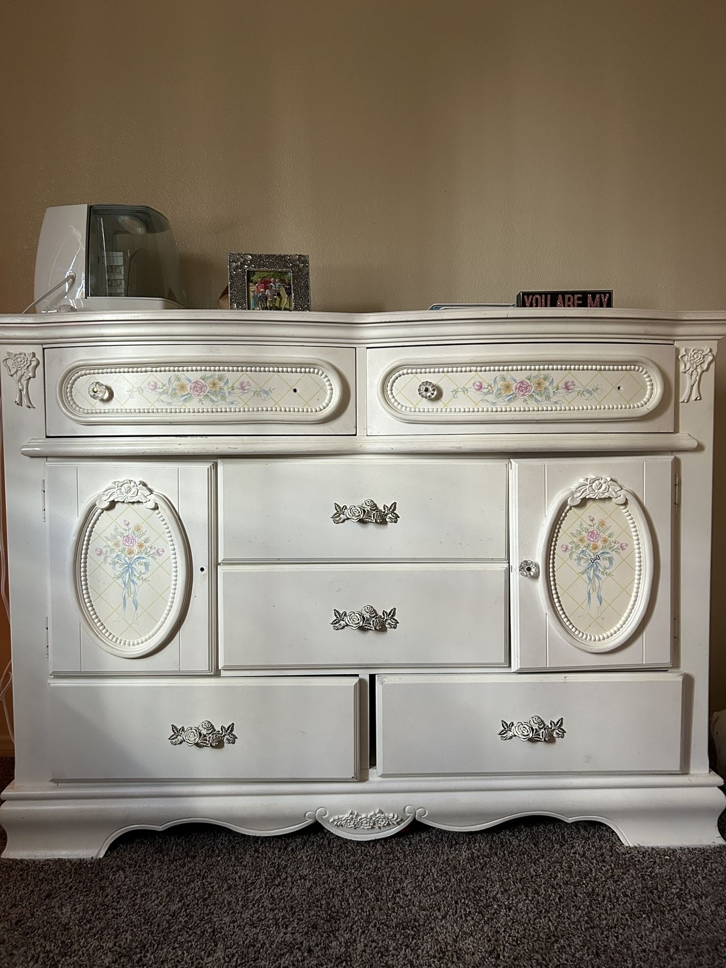 Dresser With Mirror