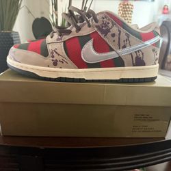 NIKE DUNK SB FREDDY KRUEGER