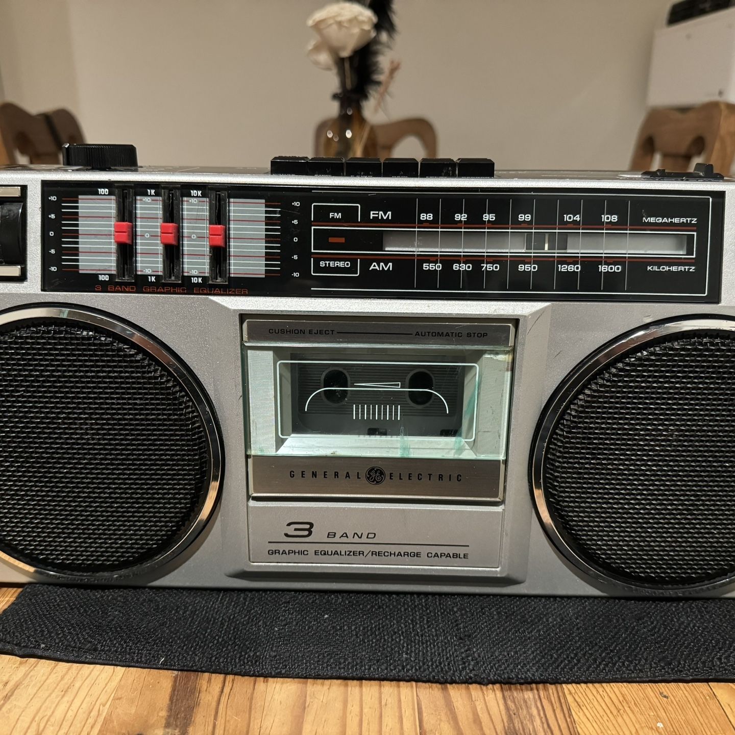 General Electric Boombox GE General Electric 3-5246A AM FM Stereo Cassette Boombox Silver (1990s)