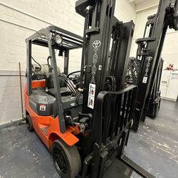 Toyota Forklift 5000Lb Triple Tower Side-shift Nice