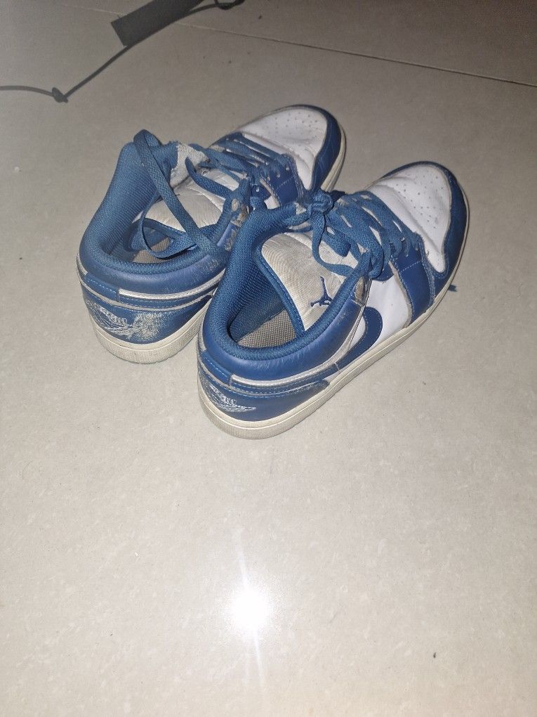 Jordan 1 Lows Size 8.5