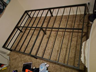 NIB King Size Metal Platform, 16" Black