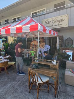 Big sale of vintage items, antiques, art, and more. Open from 11:00 a.m. to 6:00 p.m.
