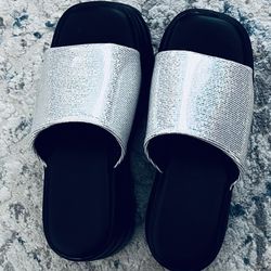 Women’s Wedge Fashionable Sandal/Slides