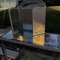 **Free** Mirrored And Gray Vanity