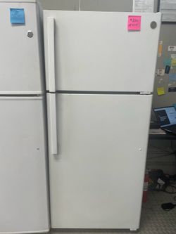 GE 28” Top Freezer/Bottom Refrigerator
