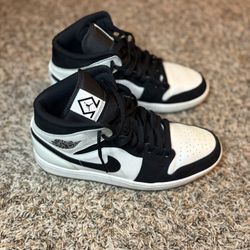 Jordan 1 Mid (9.5)