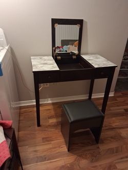 Makeup vanity-desk