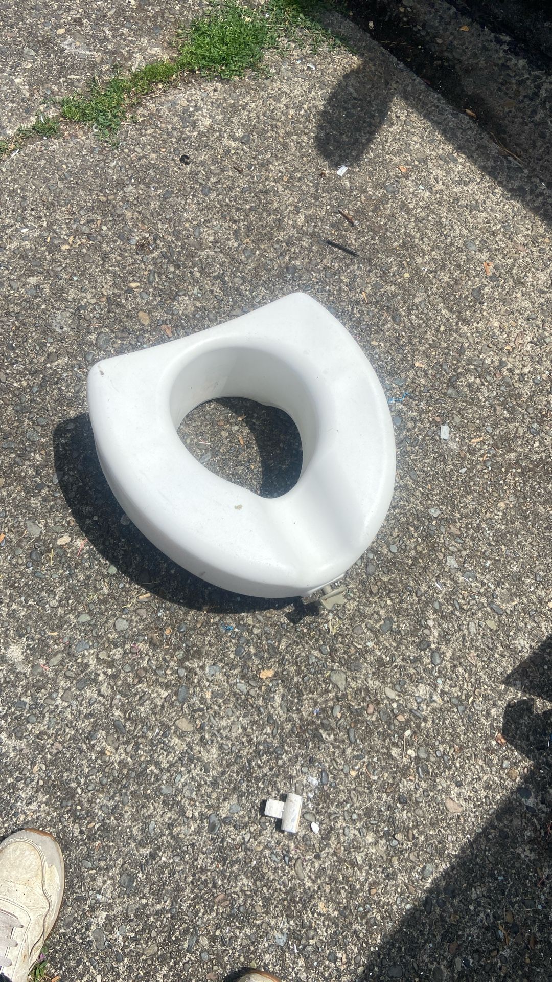 Toilet Raise Up. Support Price 5$. Pick Up. E. 72. and. Grandview E. Tacoma