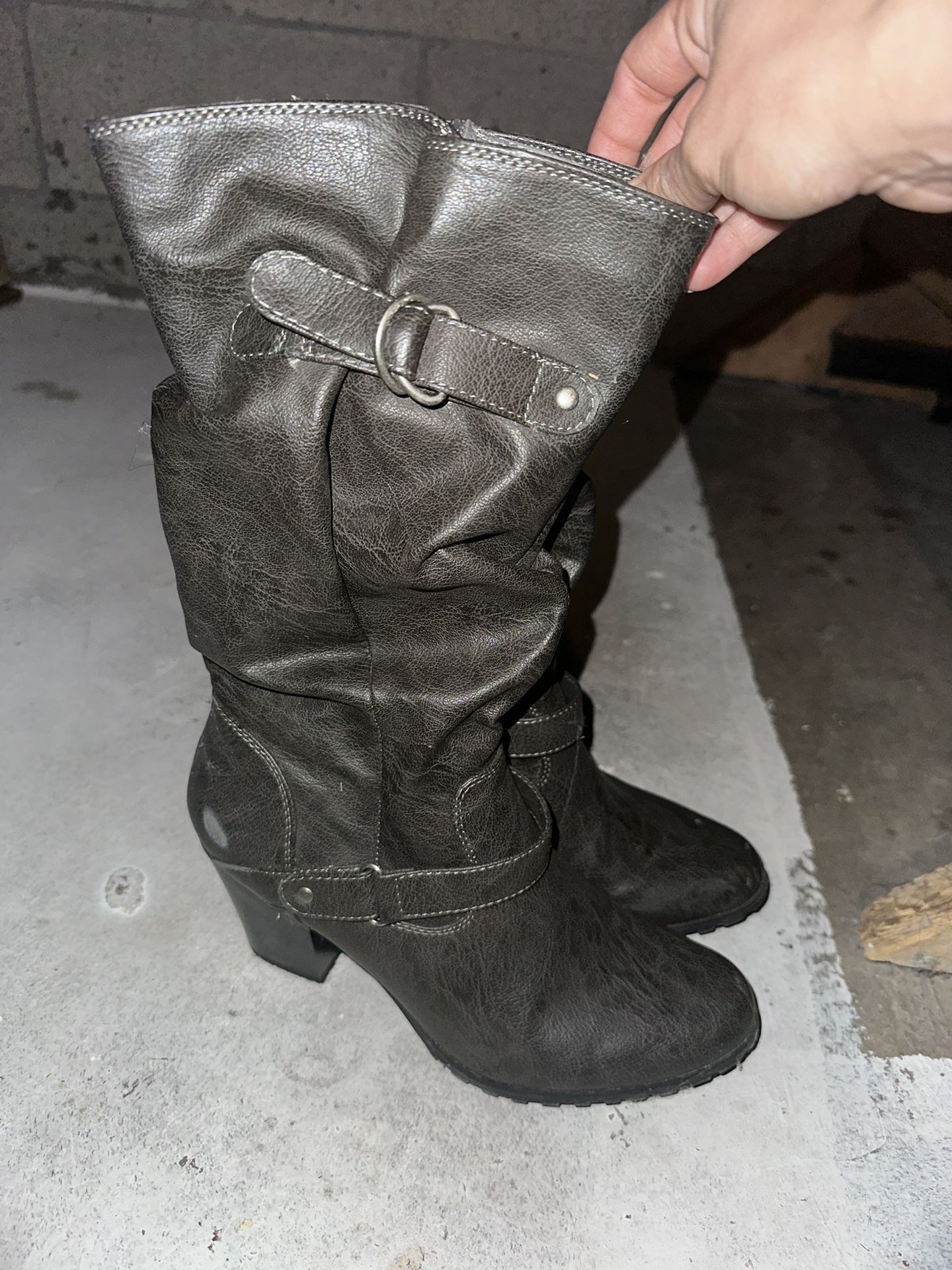 Woman’s 8 1/2 Boots