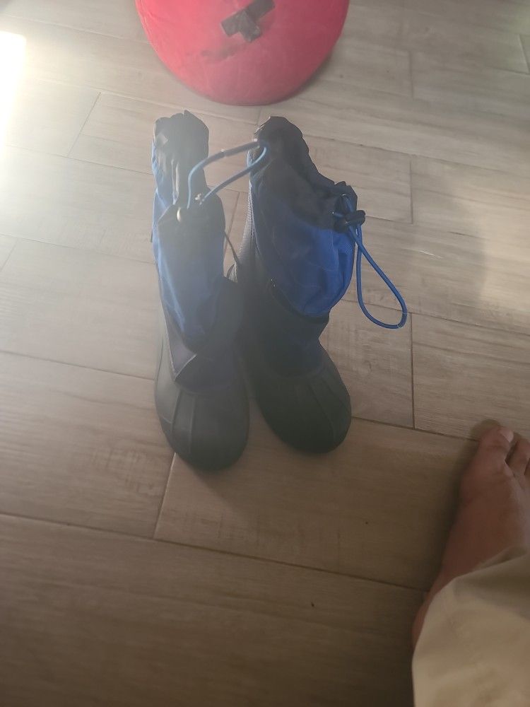 Columbia Size 4 Boots