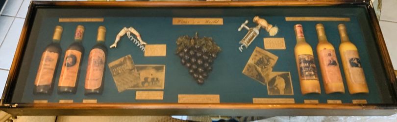 Antique decor wine design