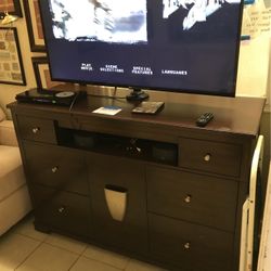55’ LG Tv With Stand And Surround Sounds 
