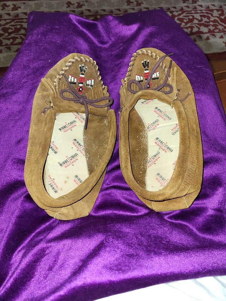 Minntonka Size 8 Moccasins, Ladies...